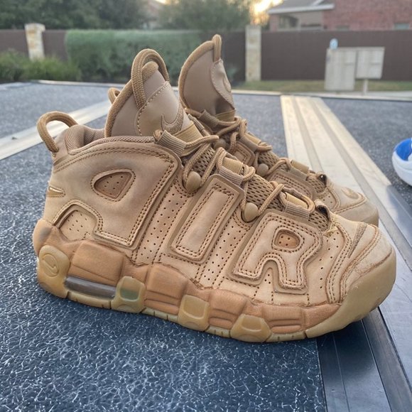 nike uptempo flax